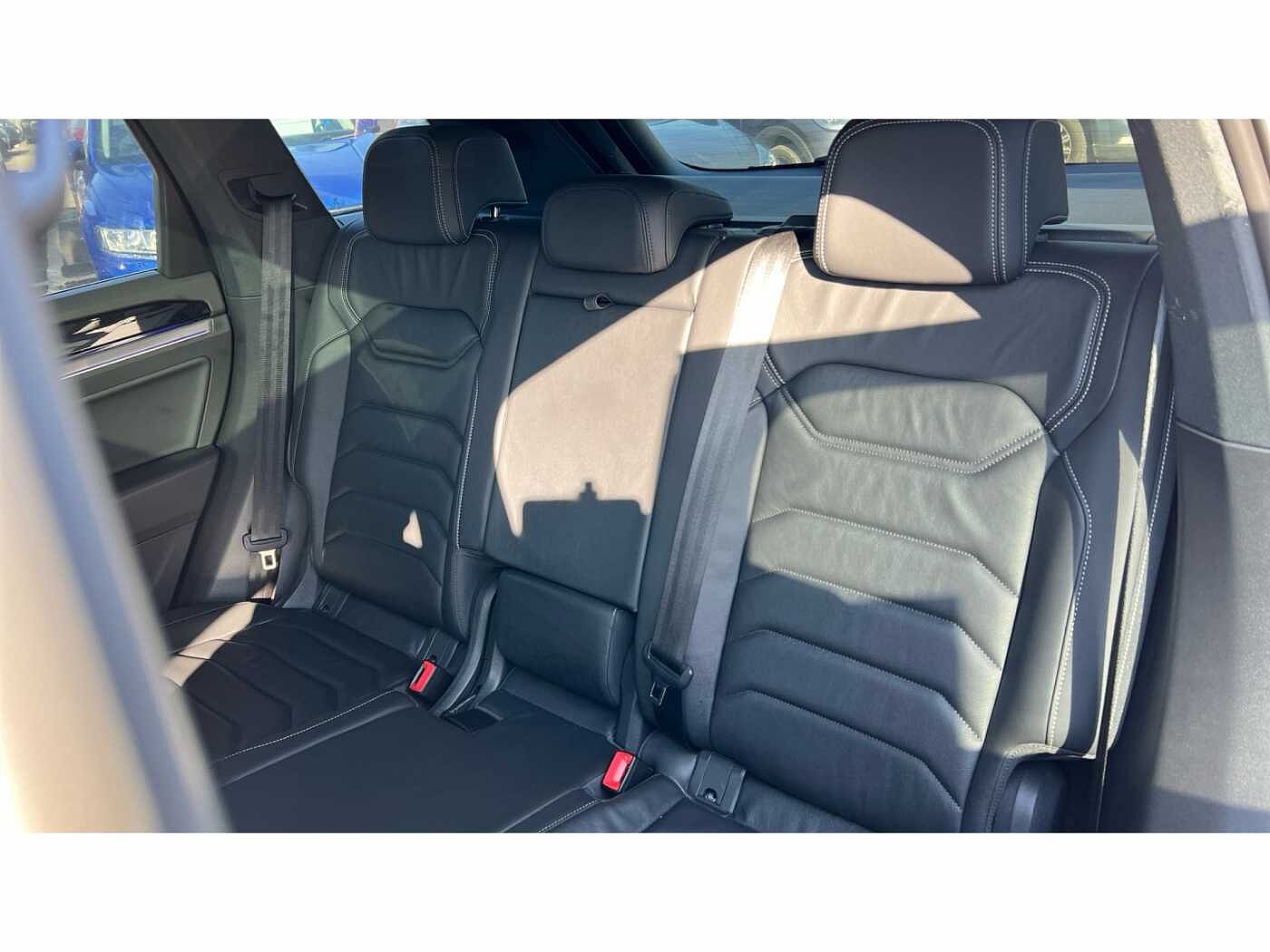 Volkswagen Touareg 3.0 V6 TDI 4Motion R-Line Tech Plus 5dr Tip Auto