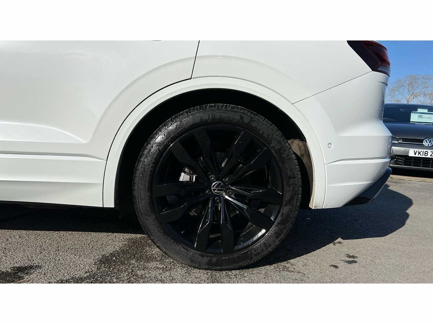 Volkswagen Touareg 3.0 V6 TDI 4Motion R-Line Tech Plus 5dr Tip Auto