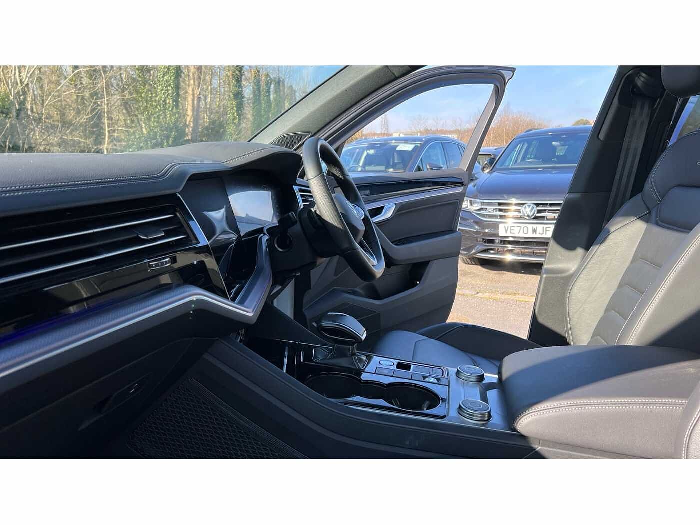 Volkswagen Touareg 3.0 V6 TDI 4Motion R-Line Tech Plus 5dr Tip Auto