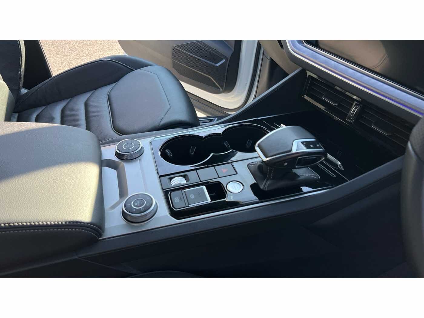 Volkswagen Touareg 3.0 V6 TDI 4Motion R-Line Tech Plus 5dr Tip Auto