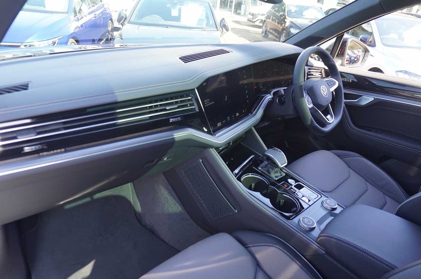 Volkswagen TOUAREG Black Edition V6 TSI 4Motion Tip 3.0 8 SPEED 5 door