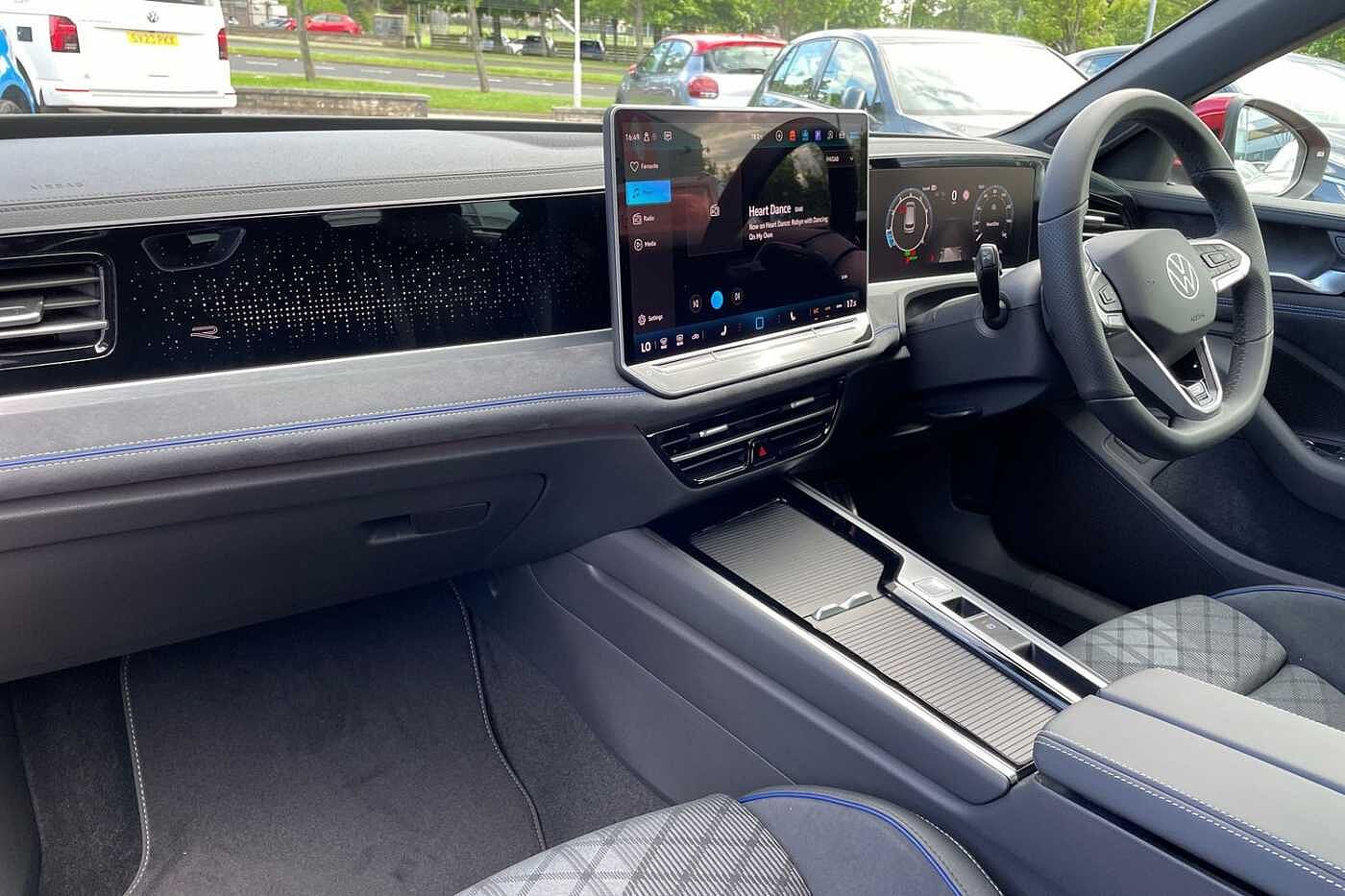 Volkswagen Passat R-Line 1.5 eTSI 150PS DSG 5Door Estate
