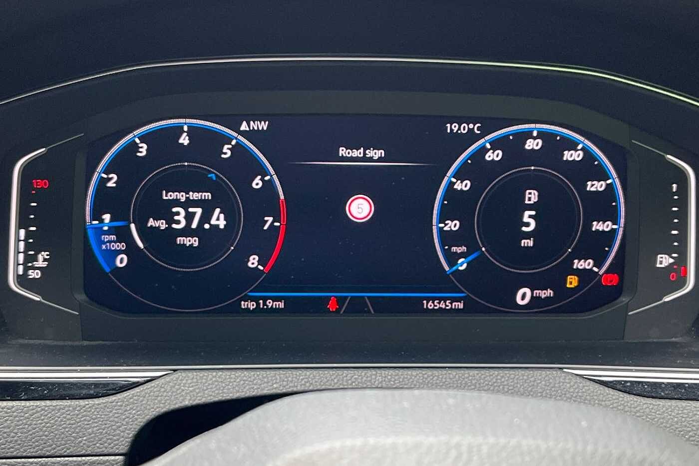 Volkswagen Passat 1.5 TSI (150ps) R-Line EVO Saloon