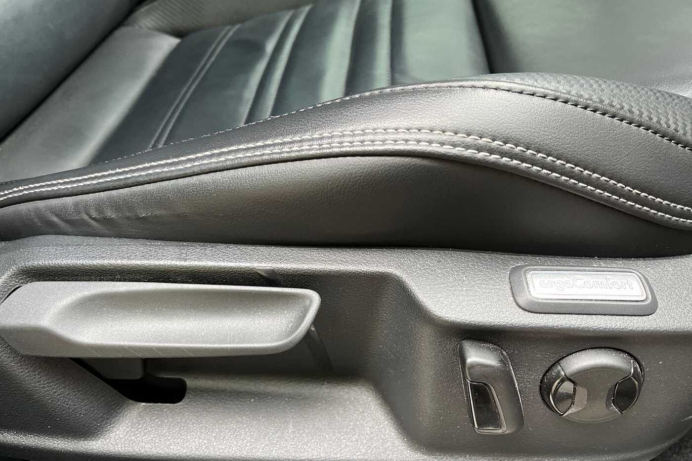 Volkswagen Passat 1.5 TSI (150ps) R-Line EVO Saloon