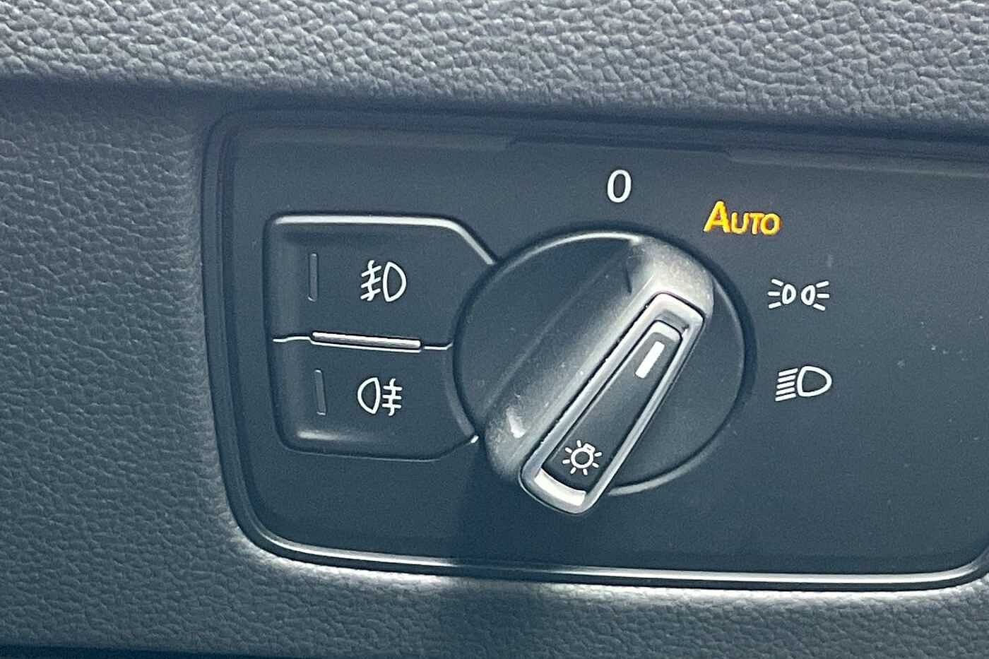 Volkswagen Passat 1.5 TSI (150ps) R-Line EVO Saloon