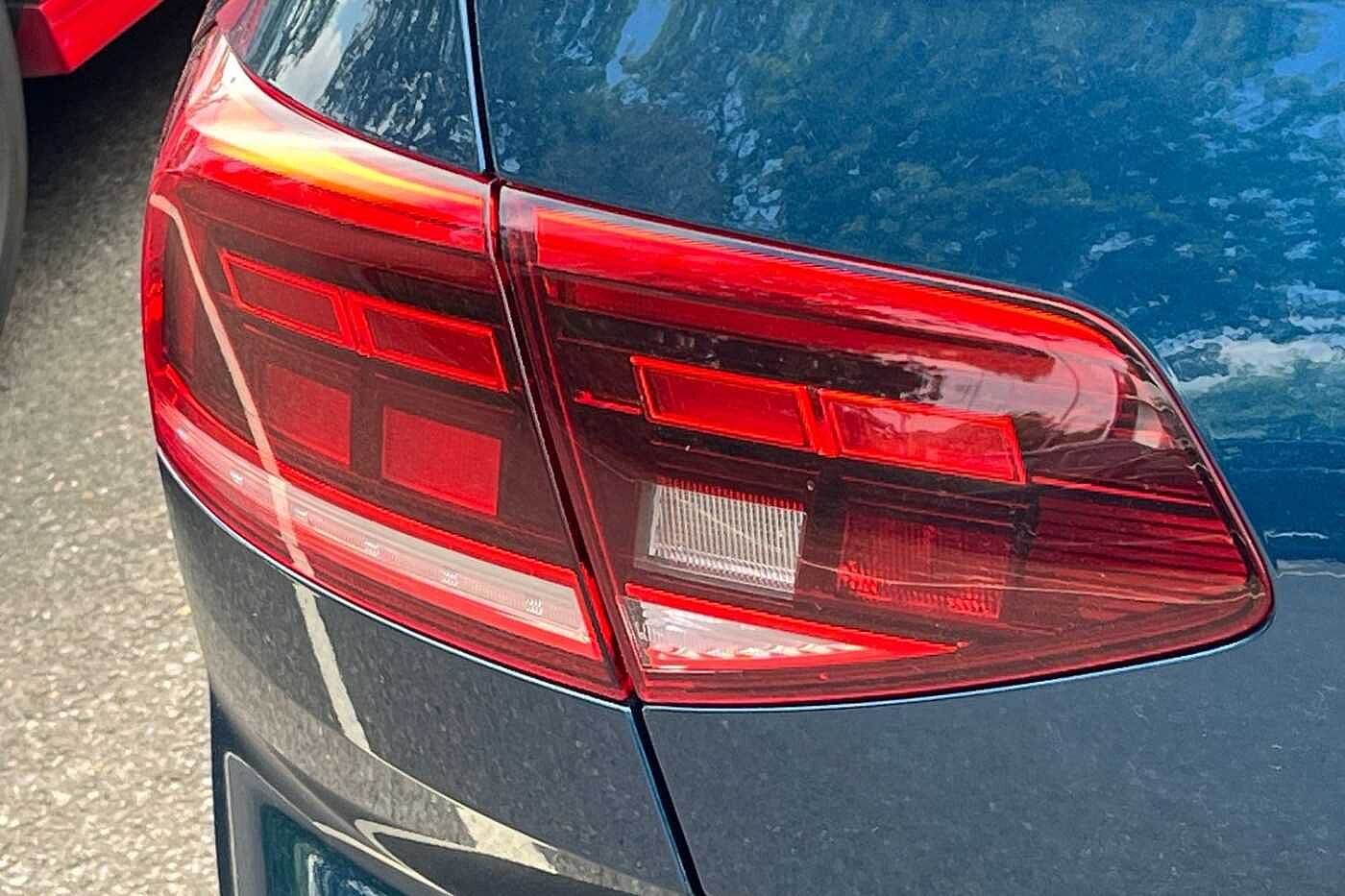 Volkswagen Passat 1.5 TSI (150ps) R-Line EVO Saloon