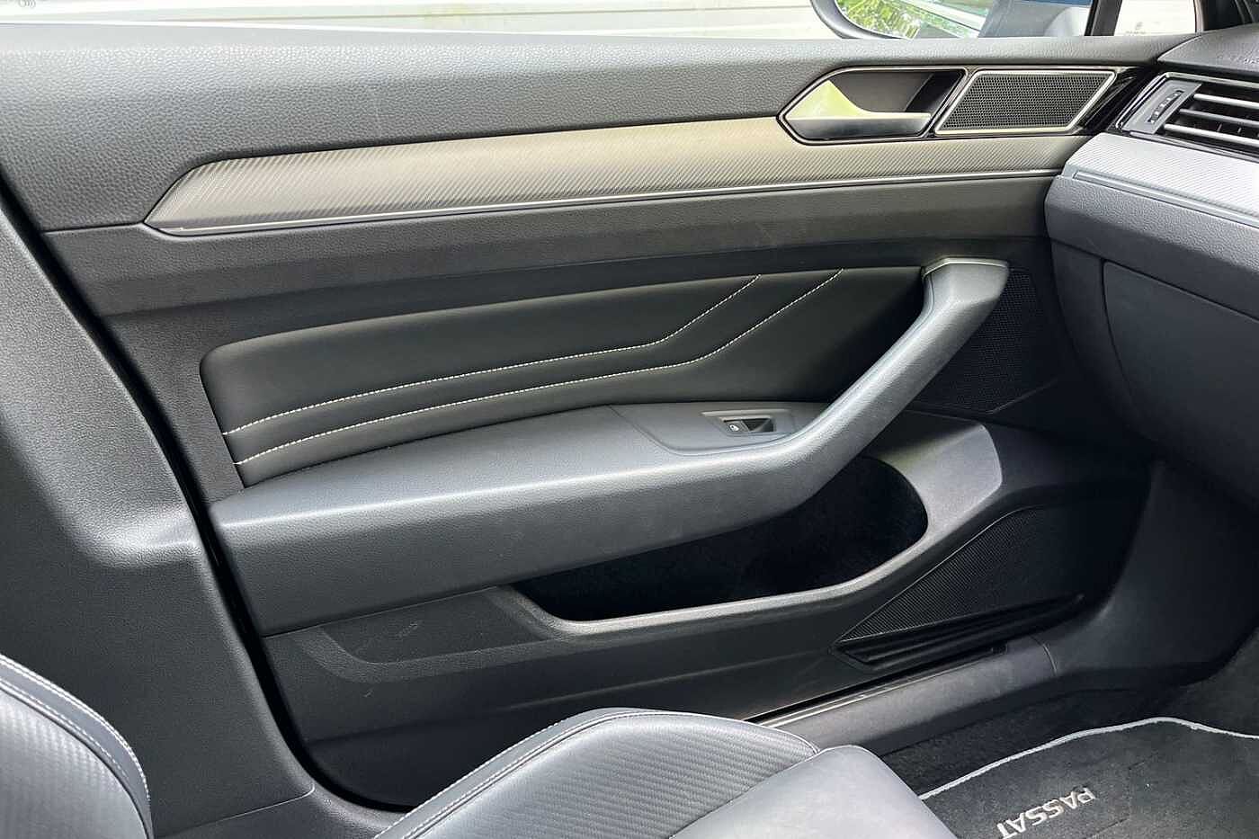 Volkswagen Passat 1.5 TSI (150ps) R-Line EVO Saloon