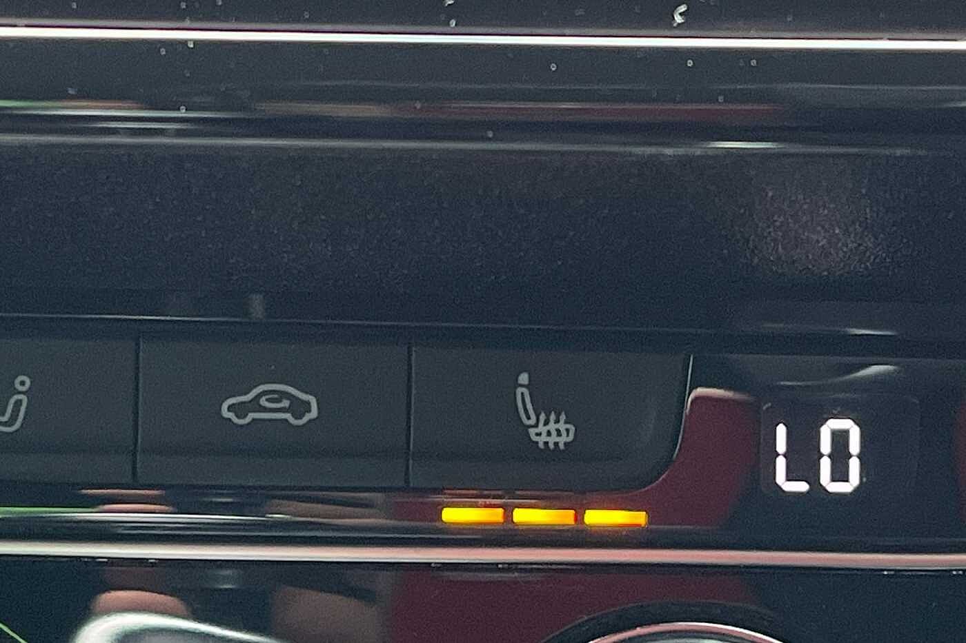 Volkswagen Passat 1.5 TSI (150ps) R-Line EVO Saloon