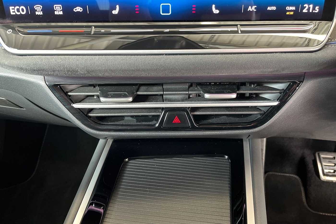 Volkswagen Passat 1.5 TSI eHybrid 19.7kWh R-Line Estate 5dr Petrol Plug-in Hybrid DSG Euro 6 (s/s)