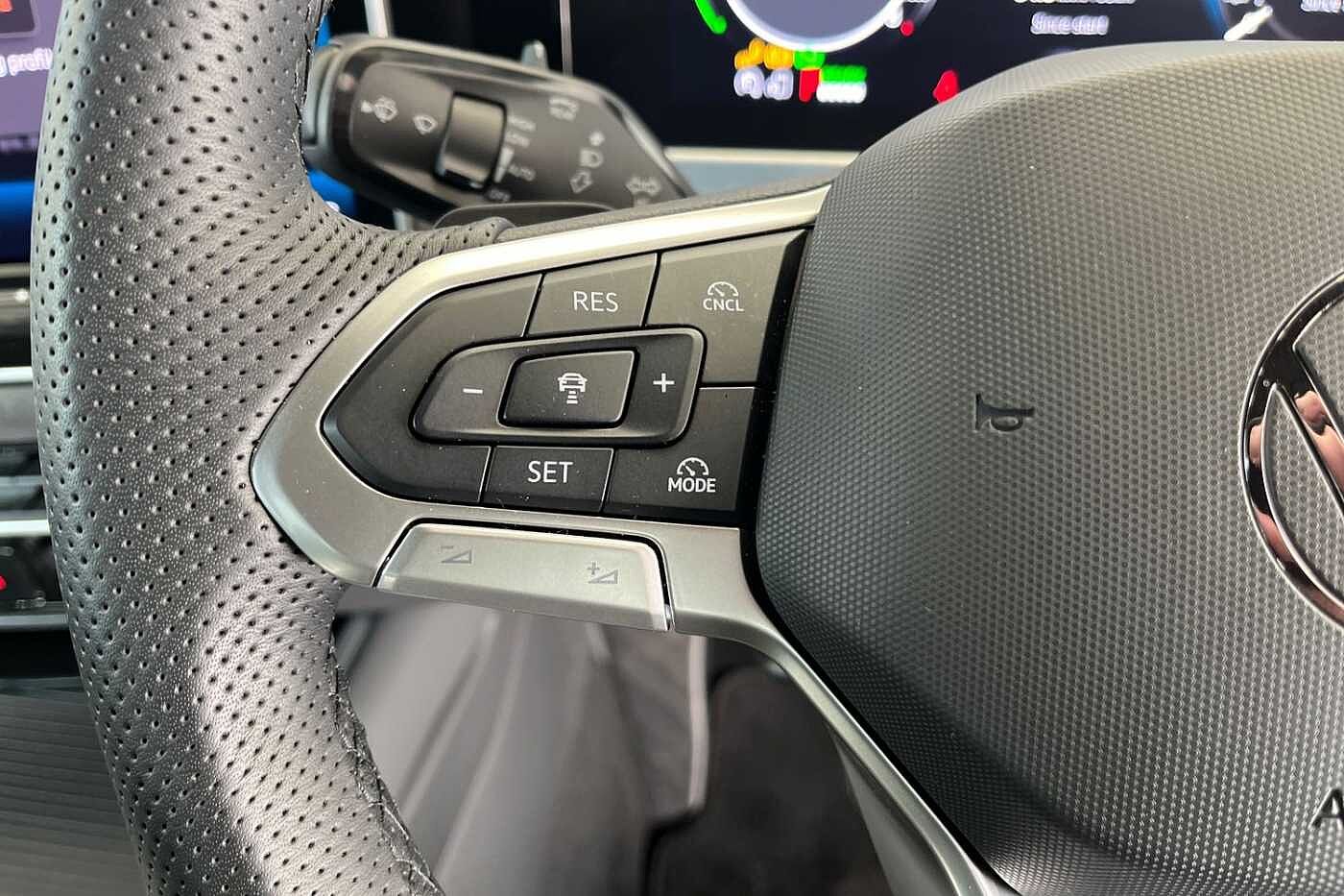Volkswagen Passat 1.5 TSI eHybrid 19.7kWh R-Line Estate 5dr Petrol Plug-in Hybrid DSG Euro 6 (s/s)