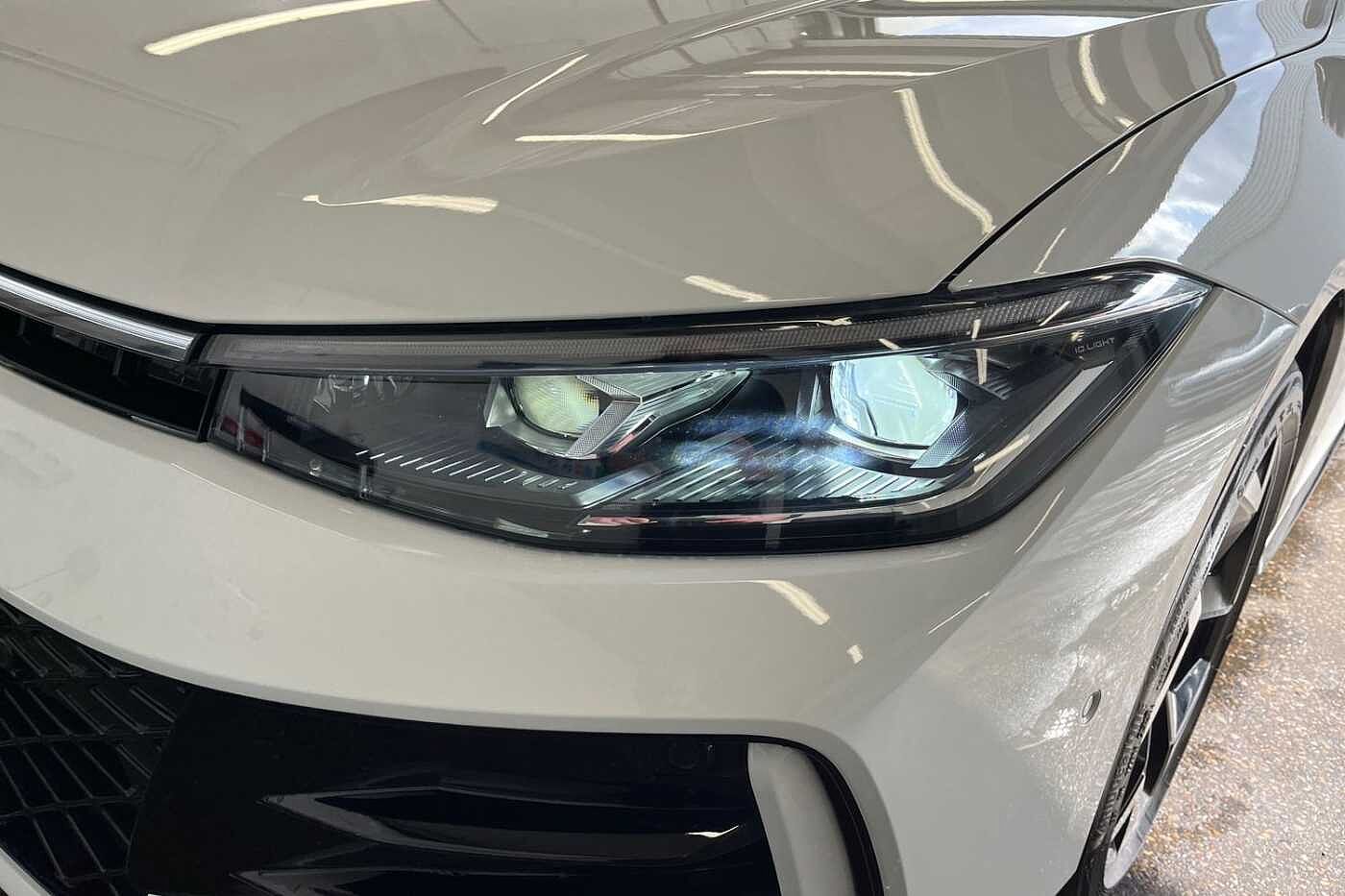 Volkswagen Passat 1.5 TSI eHybrid 19.7kWh R-Line Estate 5dr Petrol Plug-in Hybrid DSG Euro 6 (s/s)