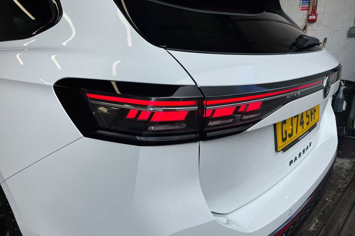Volkswagen Passat 1.5 TSI eHybrid 19.7kWh R-Line Estate 5dr Petrol Plug-in Hybrid DSG Euro 6 (s/s)