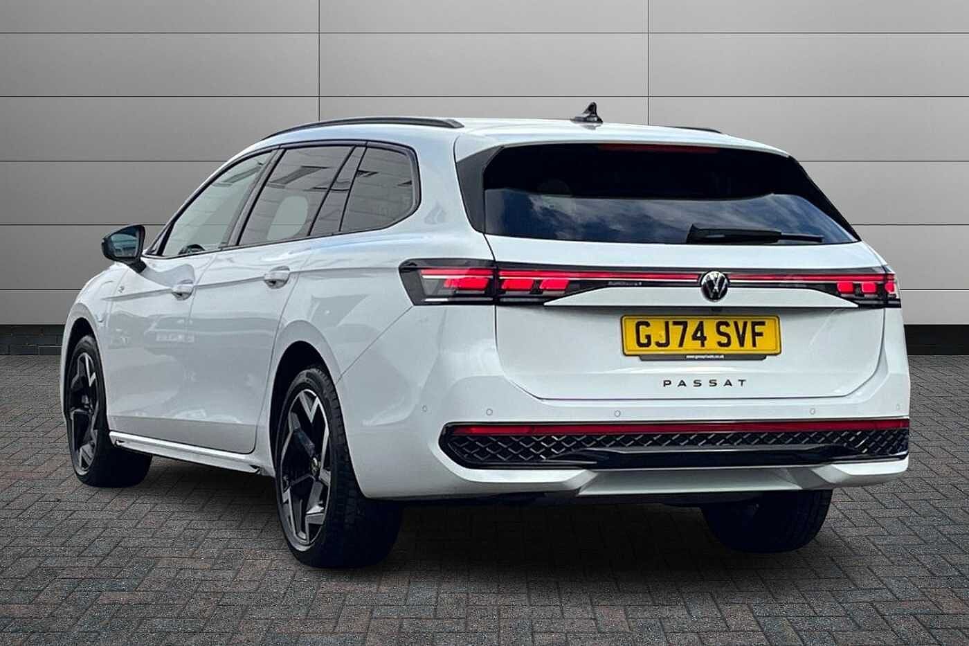 Volkswagen Passat 1.5 TSI eHybrid 19.7kWh R-Line Estate 5dr Petrol Plug-in Hybrid DSG Euro 6 (s/s)