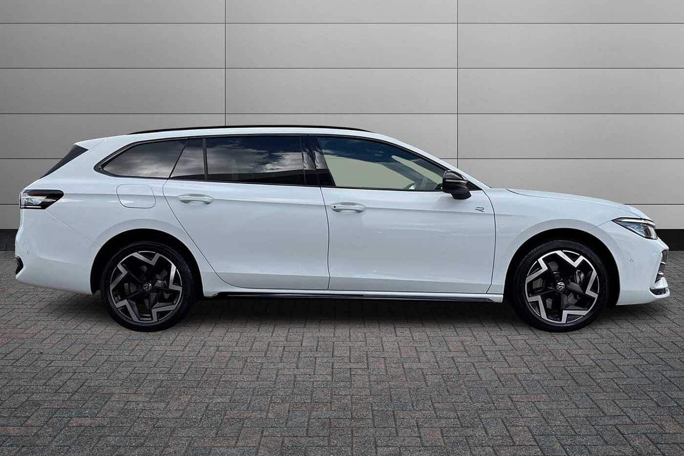 Volkswagen Passat 1.5 TSI eHybrid 19.7kWh R-Line Estate 5dr Petrol Plug-in Hybrid DSG Euro 6 (s/s)