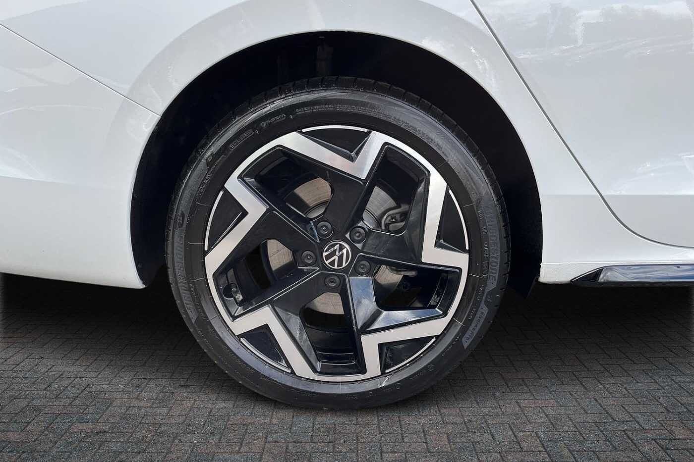 Volkswagen Passat 1.5 TSI eHybrid 19.7kWh R-Line Estate 5dr Petrol Plug-in Hybrid DSG Euro 6 (s/s)