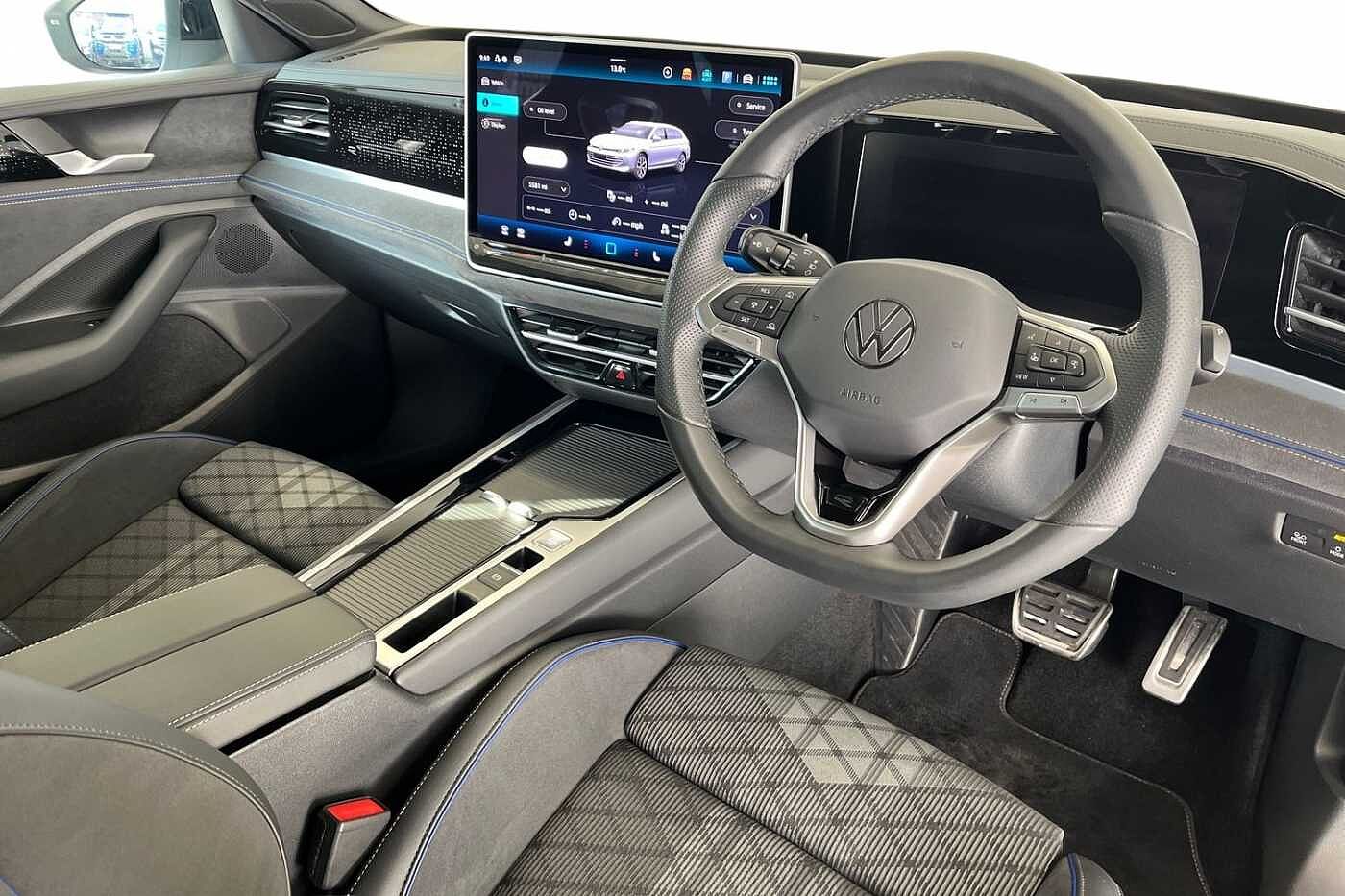 Volkswagen Passat 1.5 TSI eHybrid 19.7kWh R-Line Estate 5dr Petrol Plug-in Hybrid DSG Euro 6 (s/s)