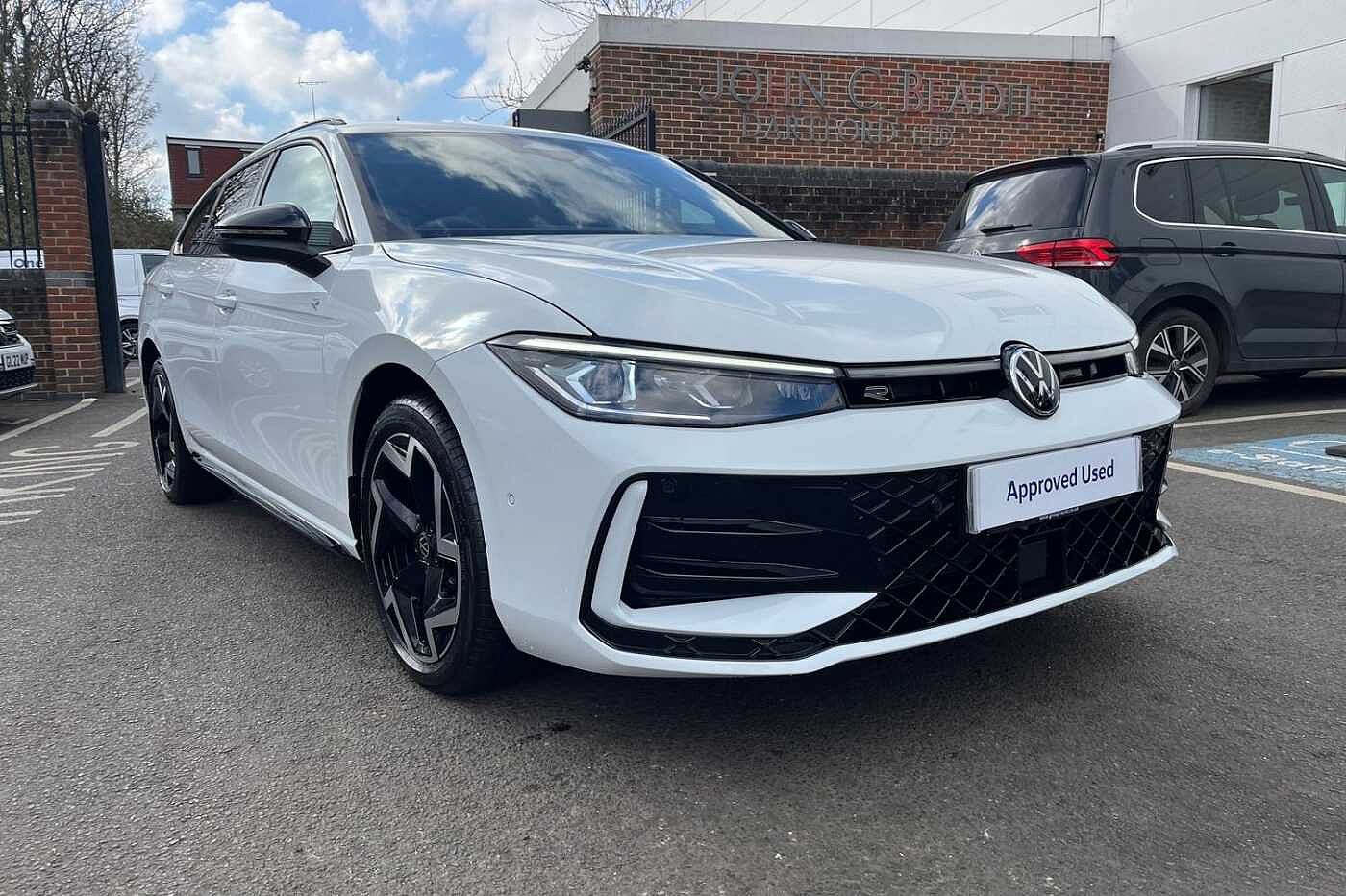 Volkswagen Passat 1.5 TSI eHybrid 19.7kWh R-Line Estate 5dr Petrol Plug-in Hybrid DSG Euro 6 (s/s)