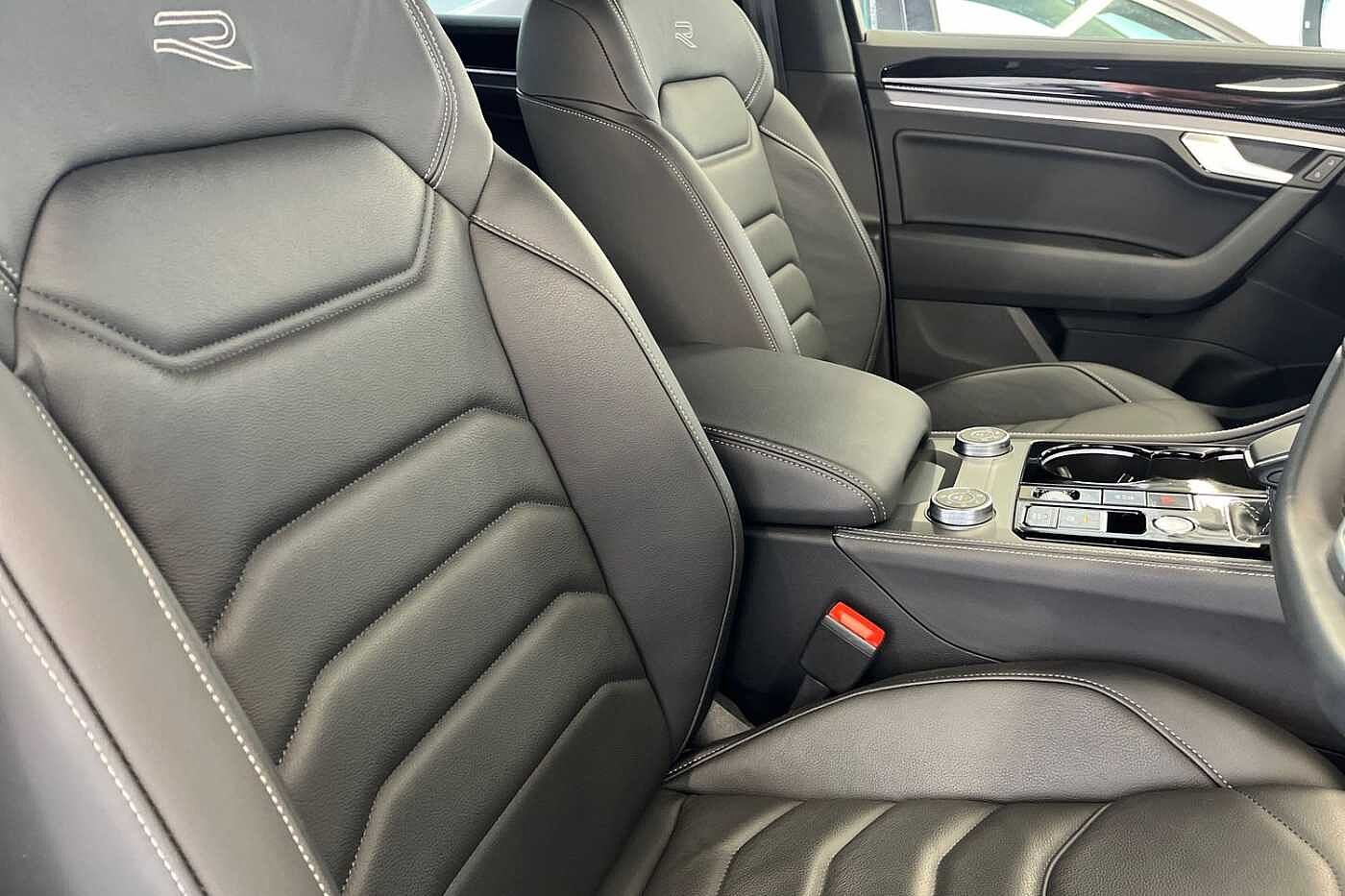 Volkswagen Touareg 3.0 TDI V6 Black Edition SUV 5dr Diesel Tiptronic 4Motion Euro 6 (s/s) (286 ps)