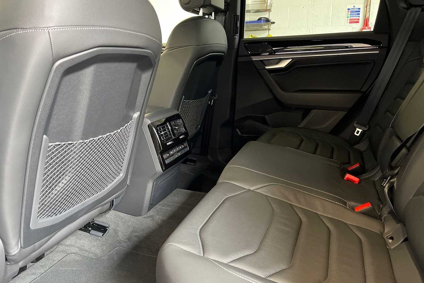 Volkswagen Touareg 3.0 TDI V6 Black Edition SUV 5dr Diesel Tiptronic 4Motion Euro 6 (s/s) (286 ps)