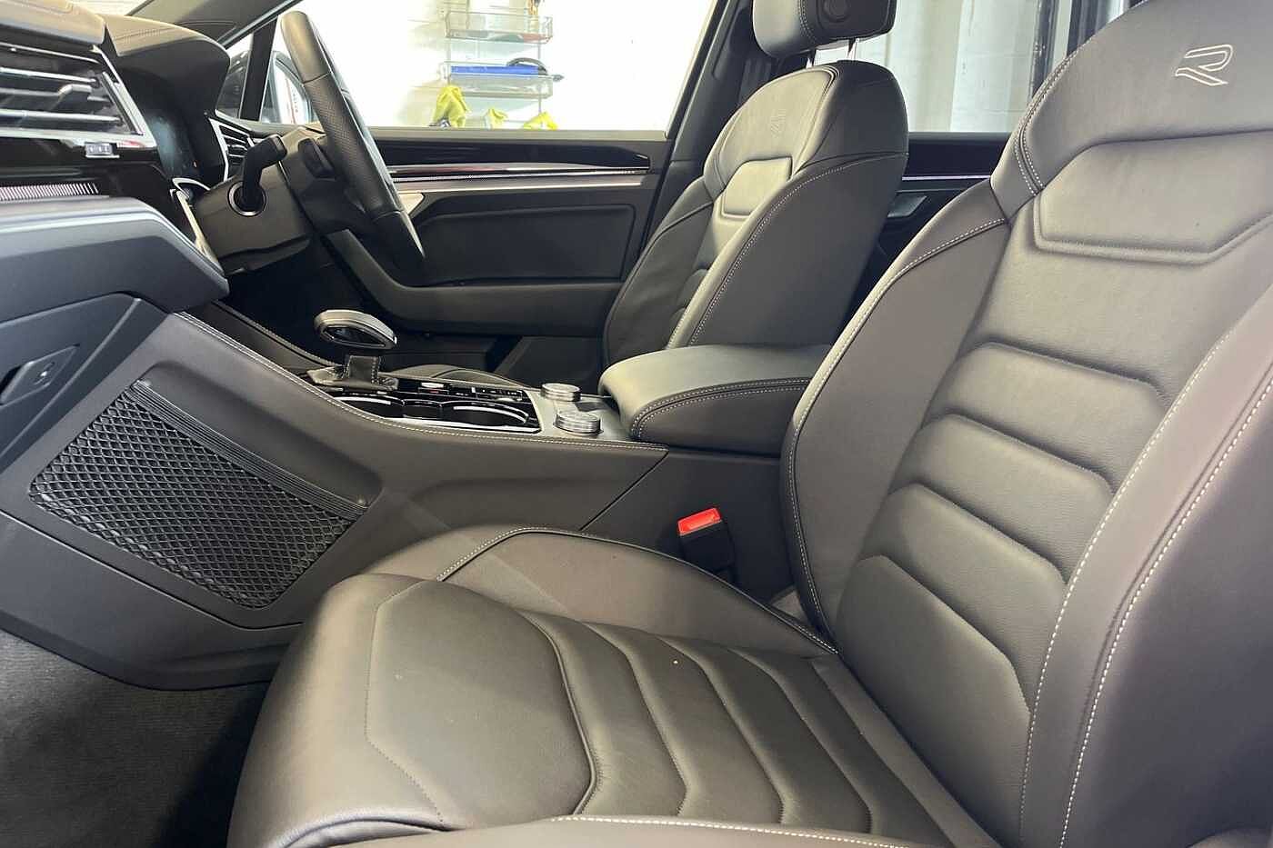 Volkswagen Touareg 3.0 TDI V6 Black Edition SUV 5dr Diesel Tiptronic 4Motion Euro 6 (s/s) (286 ps)