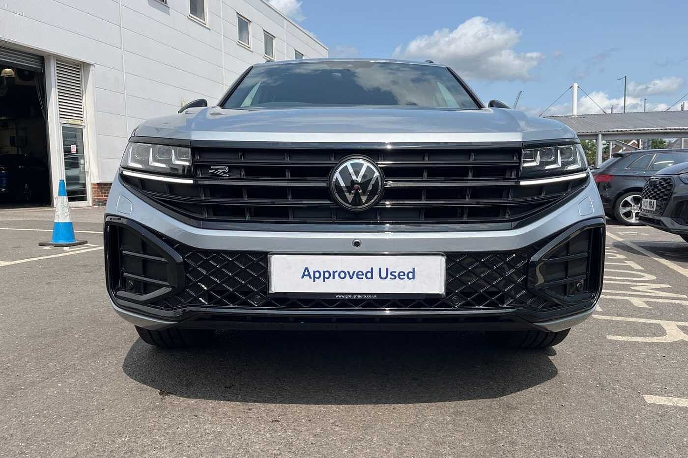 Volkswagen Touareg 3.0 TDI V6 Black Edition SUV 5dr Diesel Tiptronic 4Motion Euro 6 (s/s) (286 ps)