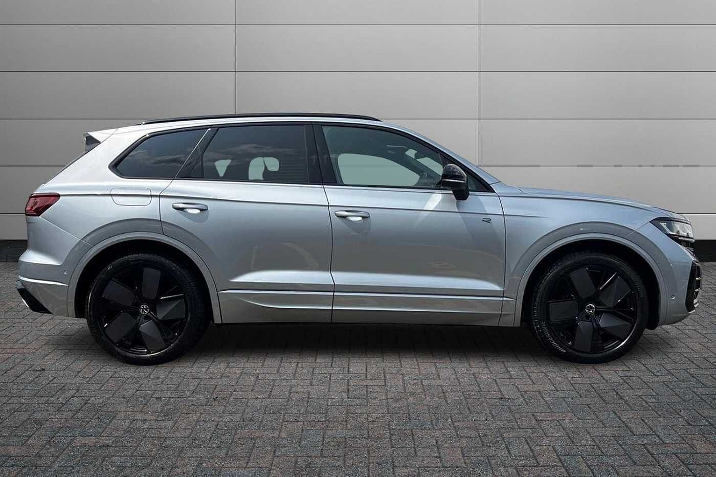 Volkswagen Touareg 3.0 TDI V6 Black Edition SUV 5dr Diesel Tiptronic 4Motion Euro 6 (s/s) (286 ps)