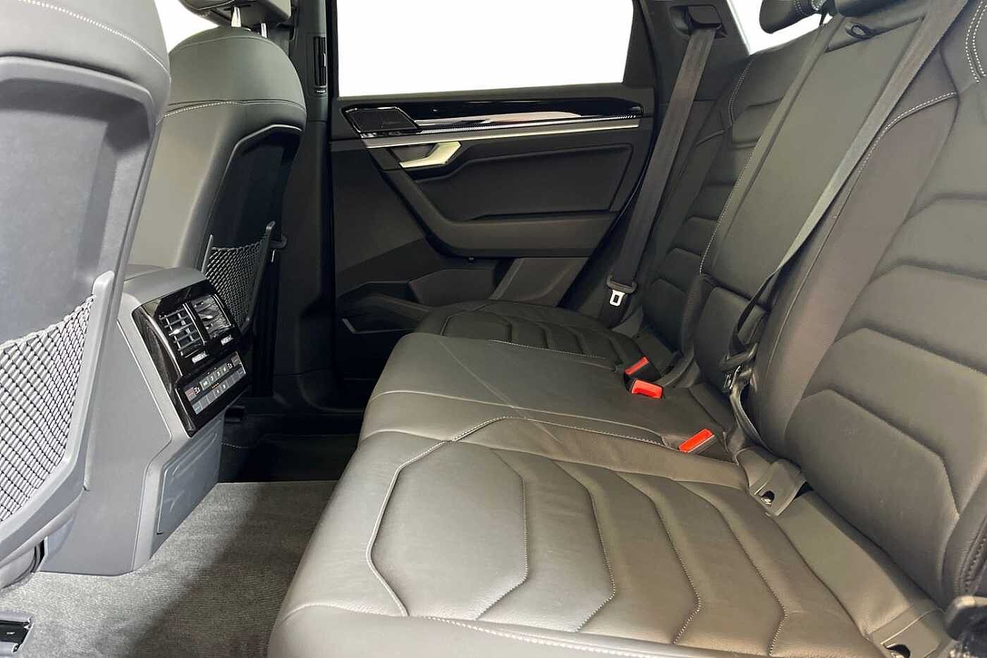 Volkswagen Touareg 3.0 TDI V6 Black Edition SUV 5dr Diesel Tiptronic 4Motion Euro 6 (s/s) (286 ps)