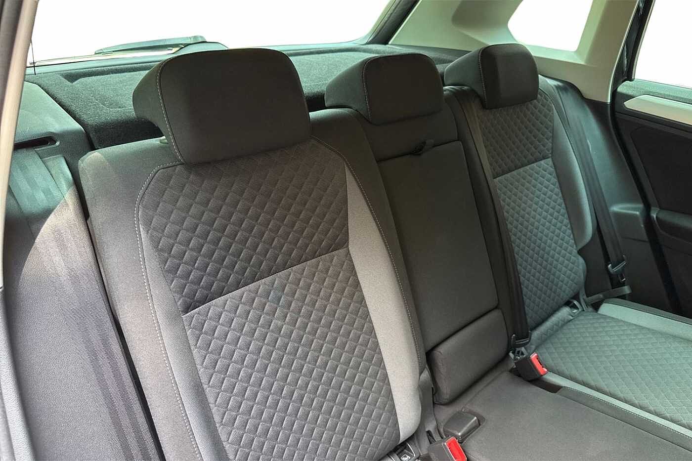 Volkswagen Tiguan 2.0 TDI SE Navigation SUV 5dr Diesel DSG Euro 6 (s/s) (150 ps)